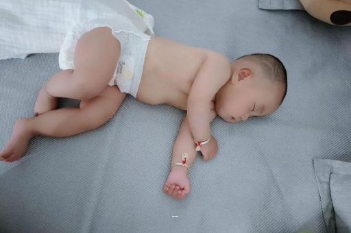 三亚宝宝突然很多眼屎